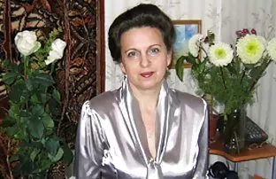 porn video Horny blonde fucked by two construction workers